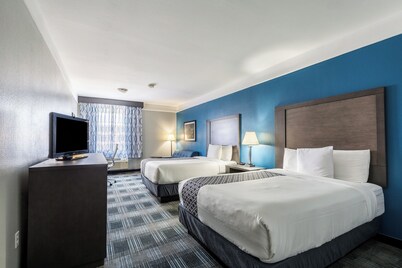 Platinum Inn & Suites Webster