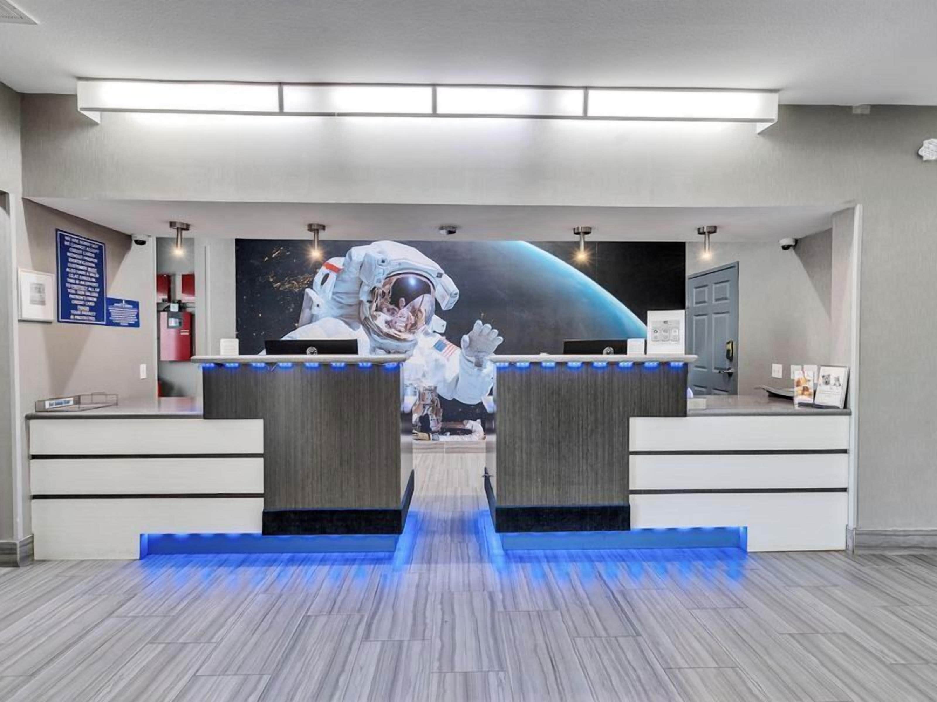 Lobby lounge
