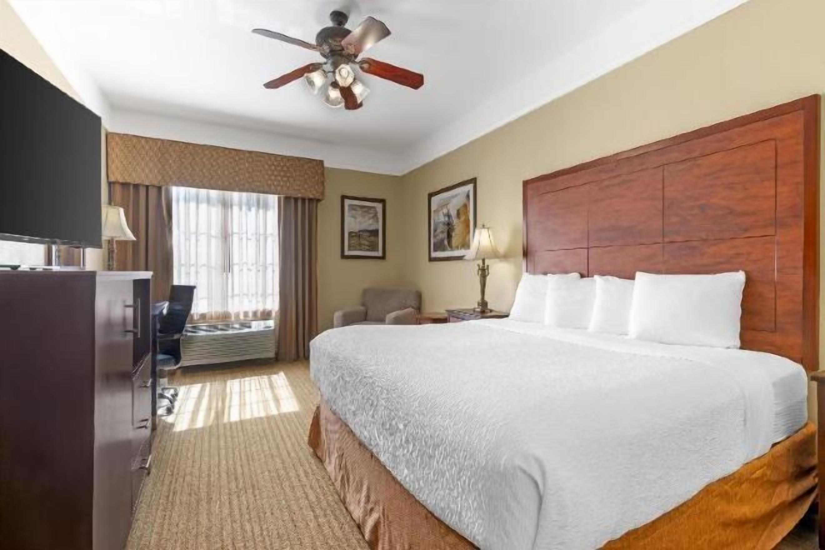 Pillowtop beds, in-room safe, desk, laptop workspace