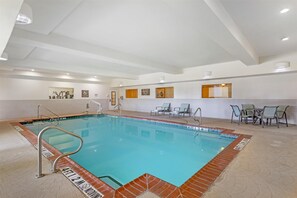 Una piscina cubierta