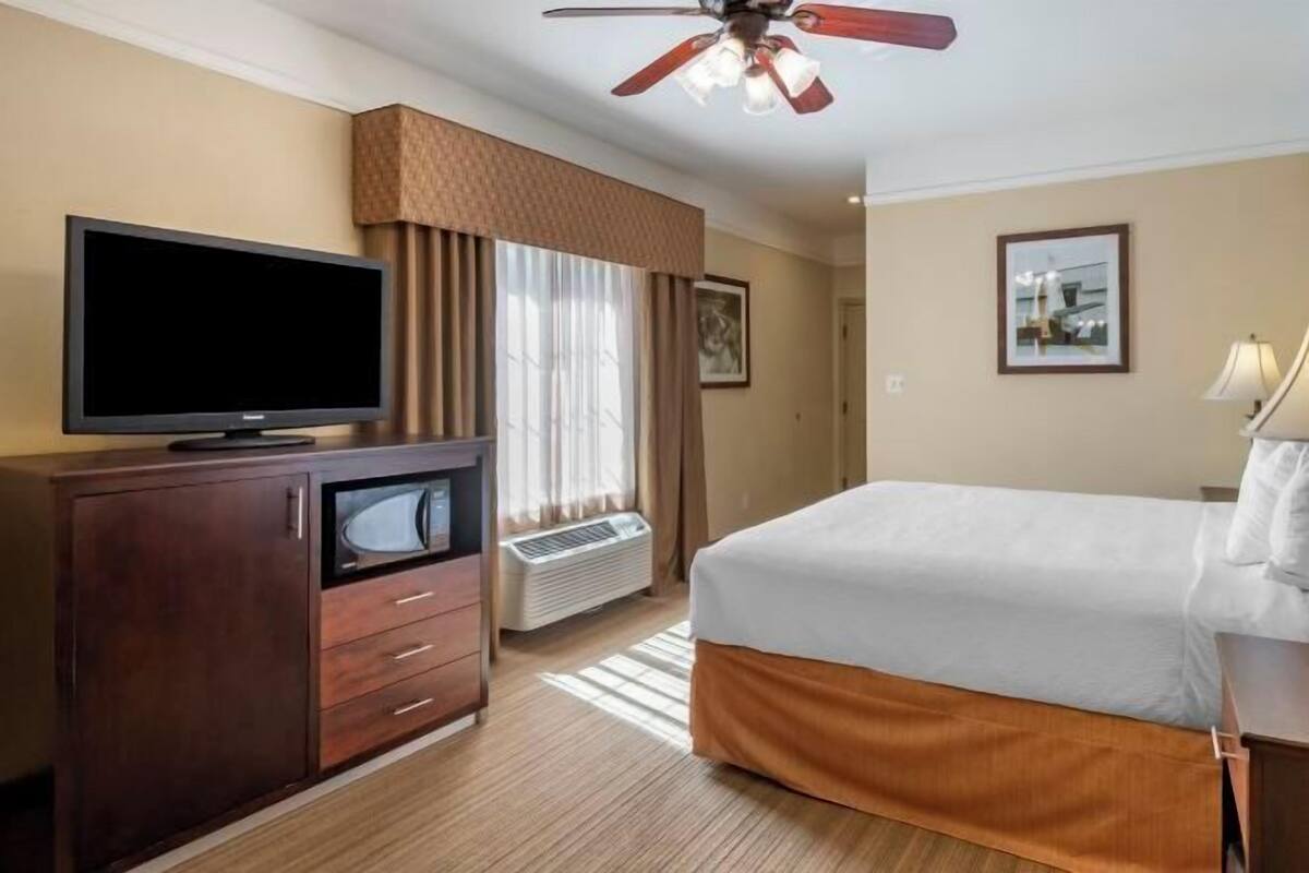 Surmatelas, coffres-forts dans les chambres, bureau