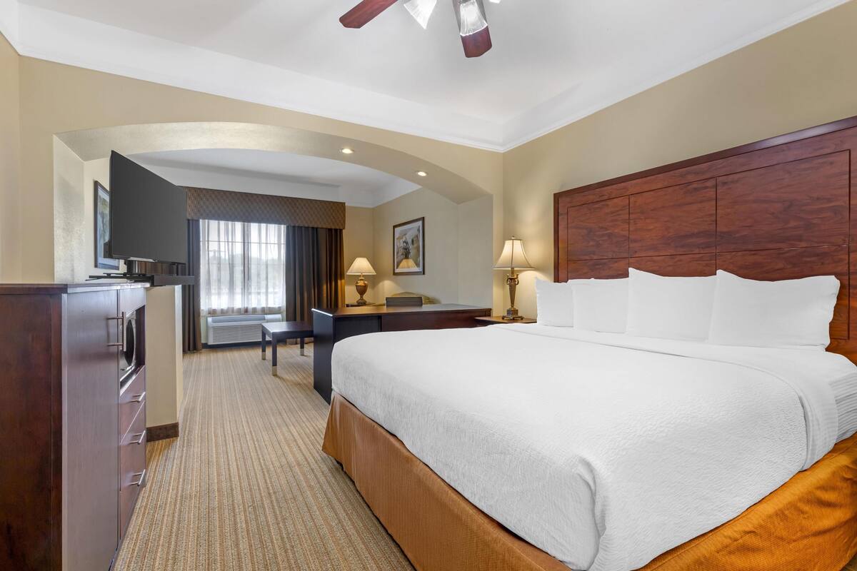 Suite, 1 King Bed, Accessible, Bathtub | 1 bedroom, pillowtop beds, in-room safe, desk