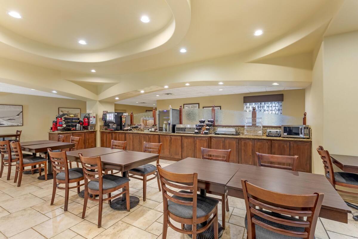 free daily full breakfast