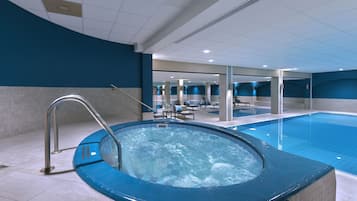 Indoor spa tub