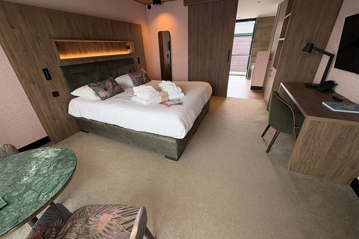 Wellness Junior Suite | 加厚床垫、客房内保险箱、办公桌、笔记本电脑工作区