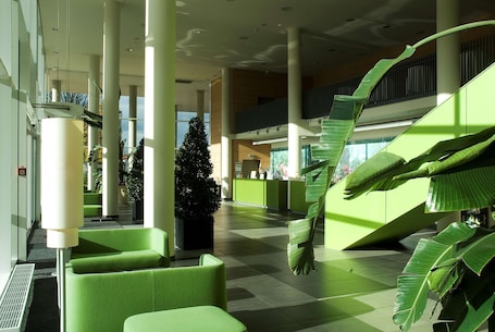 Lobby sitting area. ATLANTIC Hotel Galopprennbahn