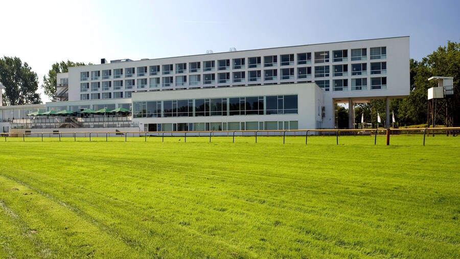 ATLANTIC Hotel Galopprennbahn