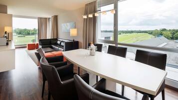 Suite | Hochwertige Bettwaren, Daunenbettdecken, Minibar, Zimmersafe