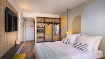 Habitación doble | Minibar, escritorio, ropa de cama