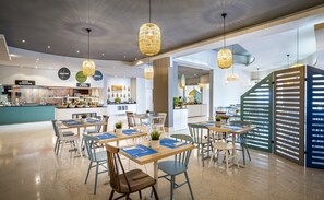 2 restaurantes, café da manhã, culinária mediterrânea