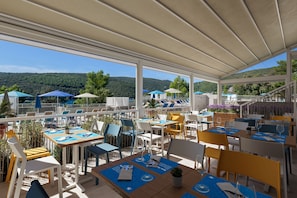 2 restaurants, breakfast, lunch, dinner served; Mediterranean cuisine