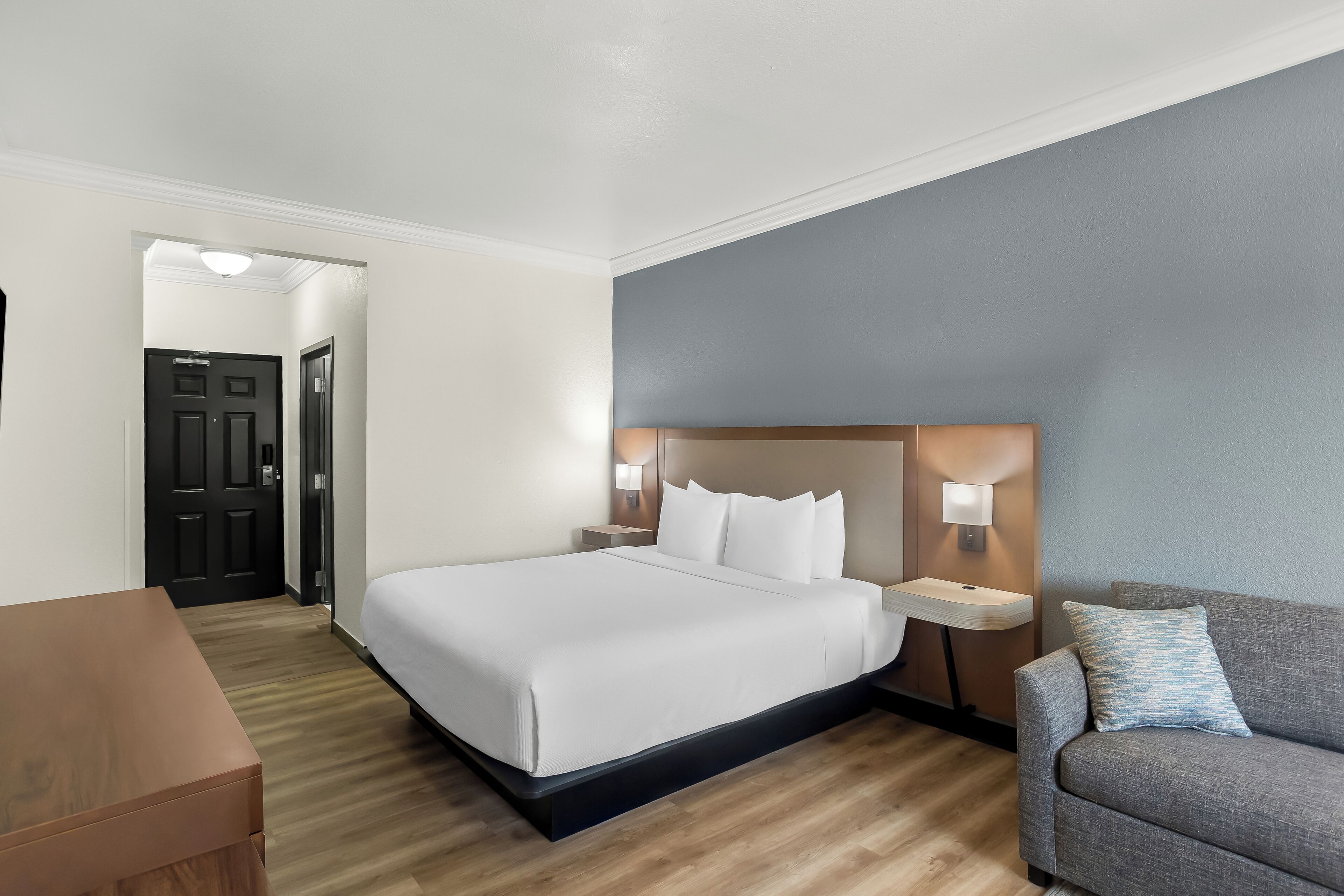 Suite (2 Queenbed w/ Sofabed)