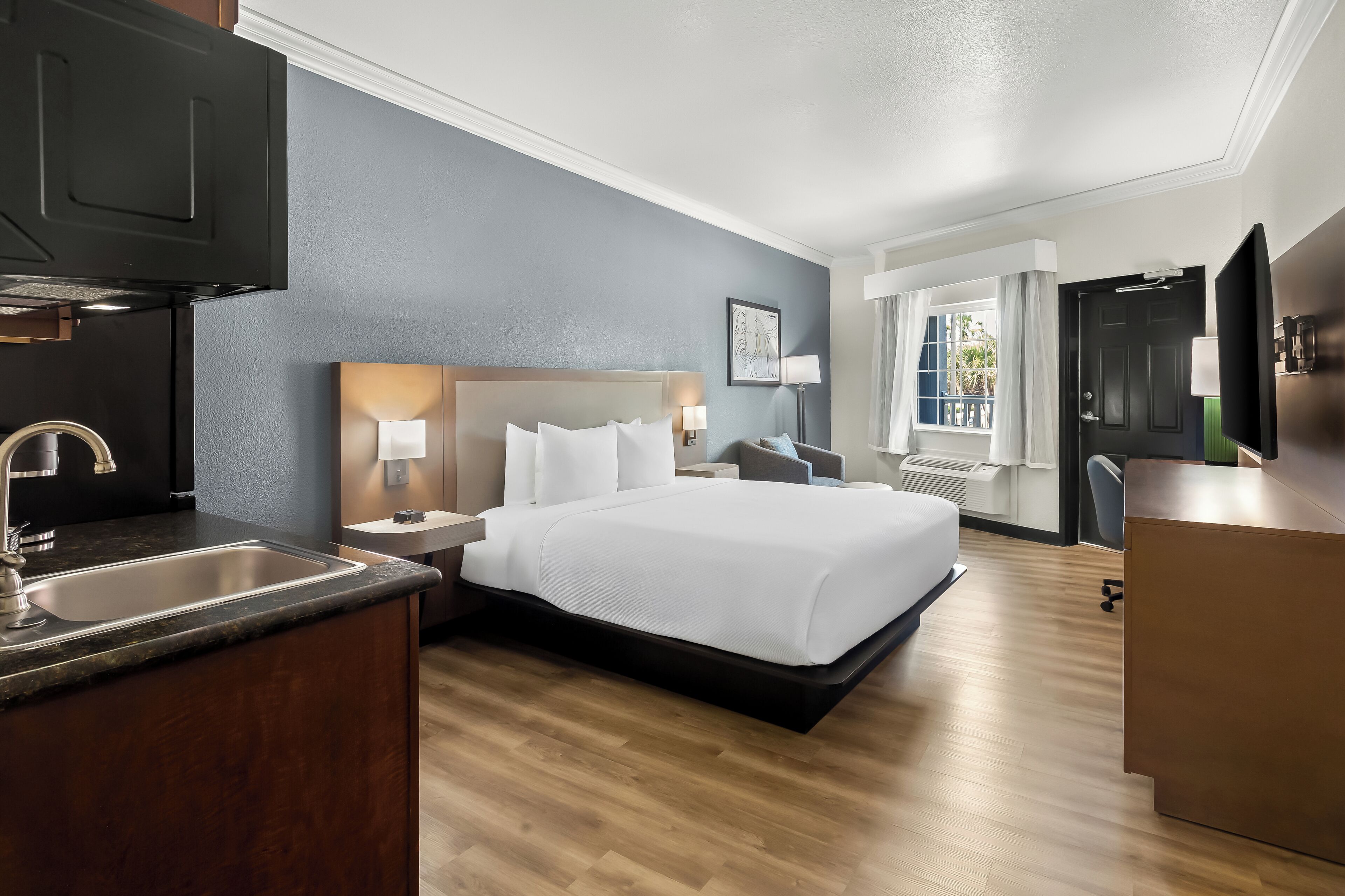 Room, 1 King Bed, Kitchenette