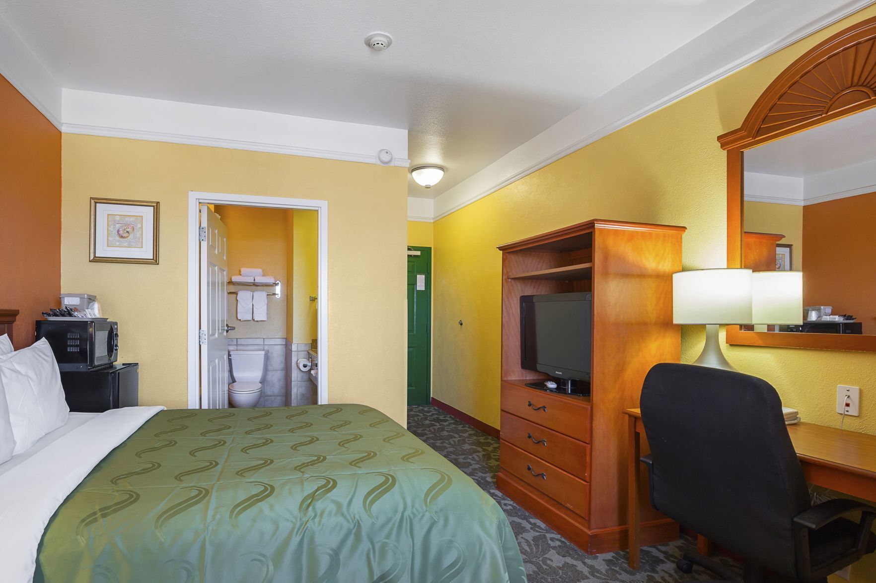 In-room safe, desk, iron/ironing board, free WiFi