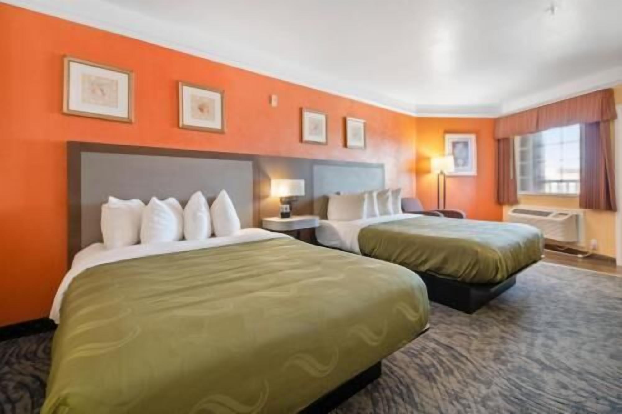 In-room safe, desk, iron/ironing board, free WiFi