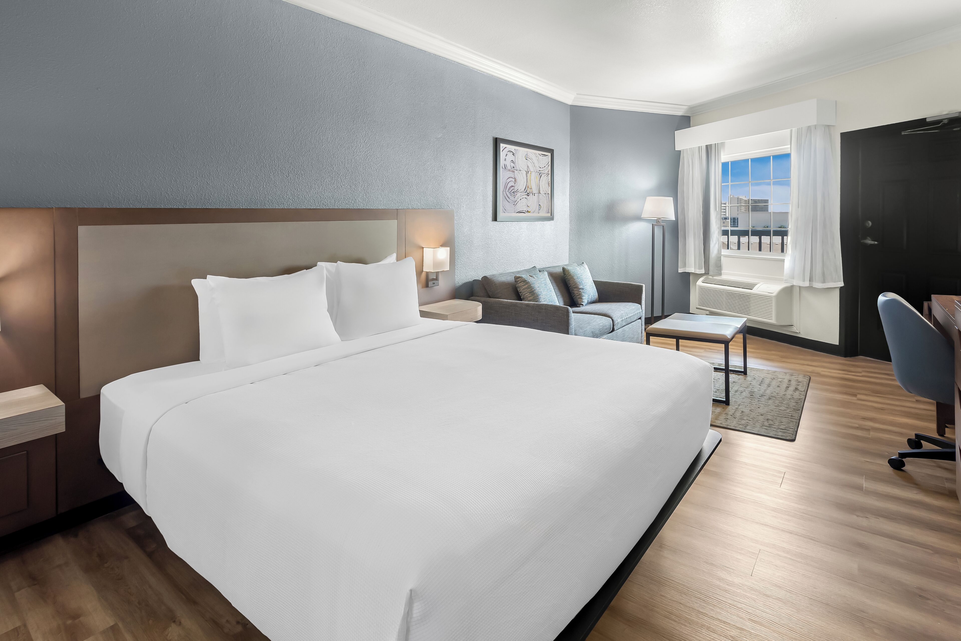 Suite, 1 King Bed with Sofa bed, Ocean View