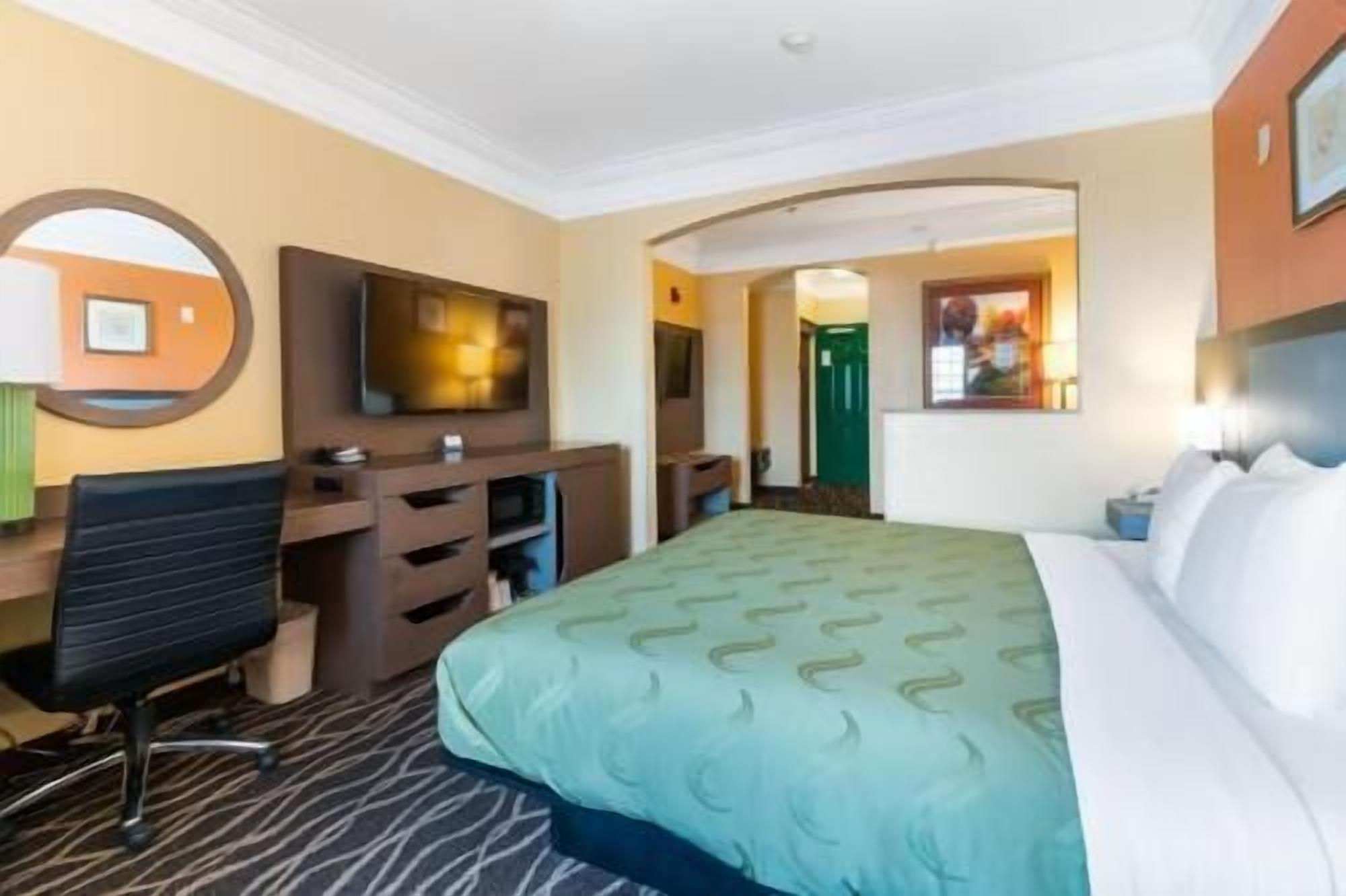 In-room safe, desk, iron/ironing board, free WiFi