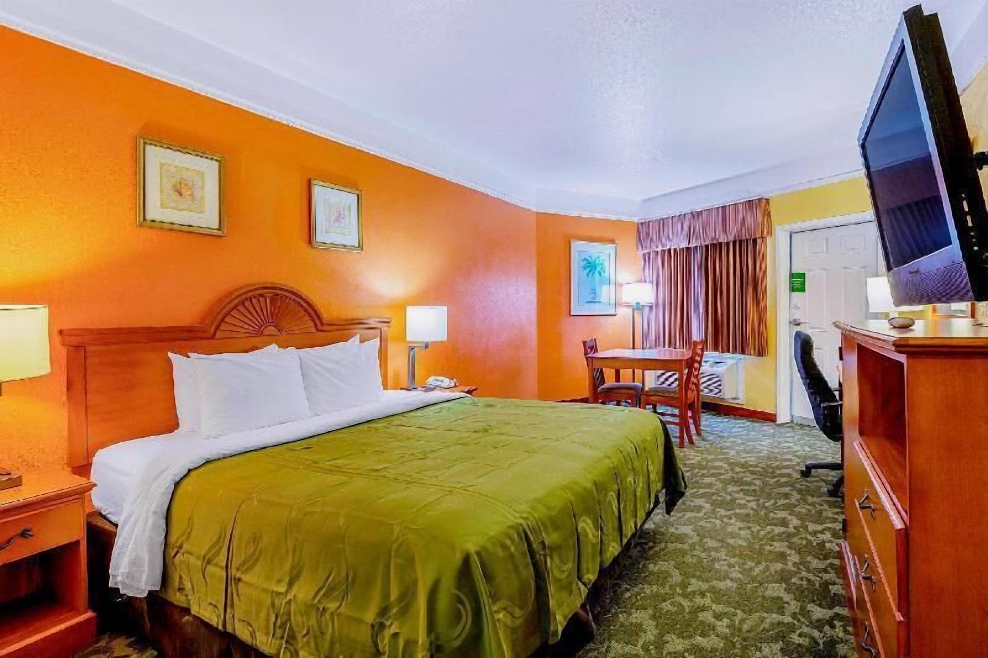 In-room safe, desk, iron/ironing board, free WiFi