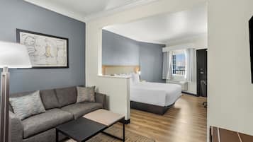 Suite, 1 King-Bett und Schlafsofa | Zimmersafe, Schreibtisch, Bügeleisen/Bügelbrett, kostenloses WLAN