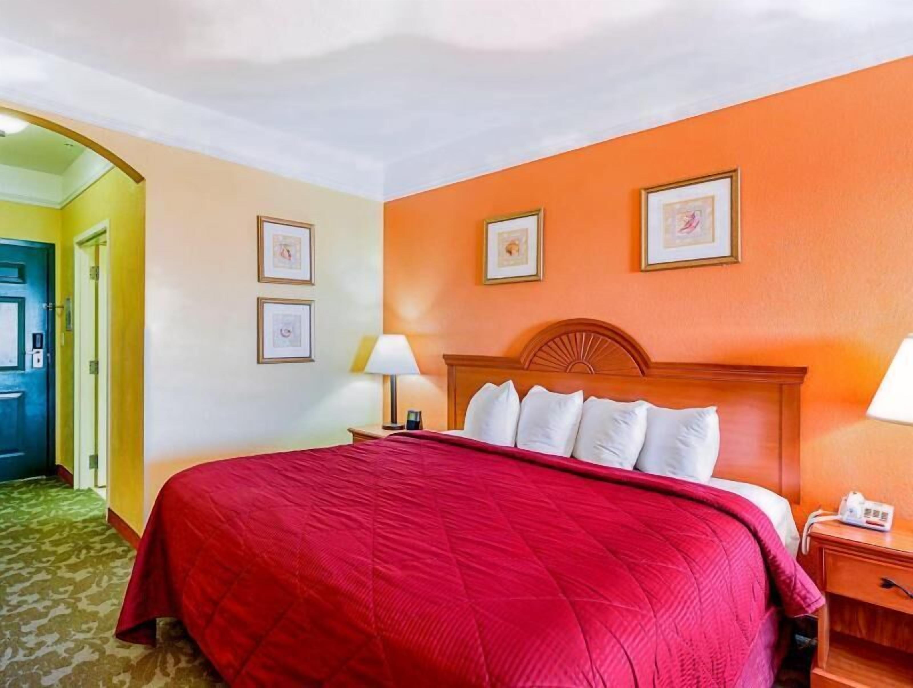 In-room safe, desk, iron/ironing board, free WiFi