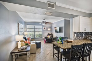 Suite, Mehrere Betten (Preferred Suite) | Wohnbereich