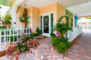 Property entrance - Tropical Beach Resorts (Siesta Key)