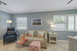 Signature Room (Specialty Room) | Living area