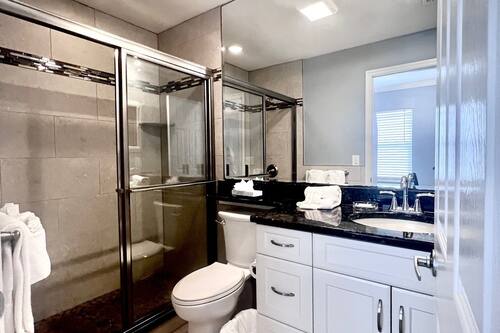 Room, 1 King Bed (Specialty Sundeck Room) | Bathroom