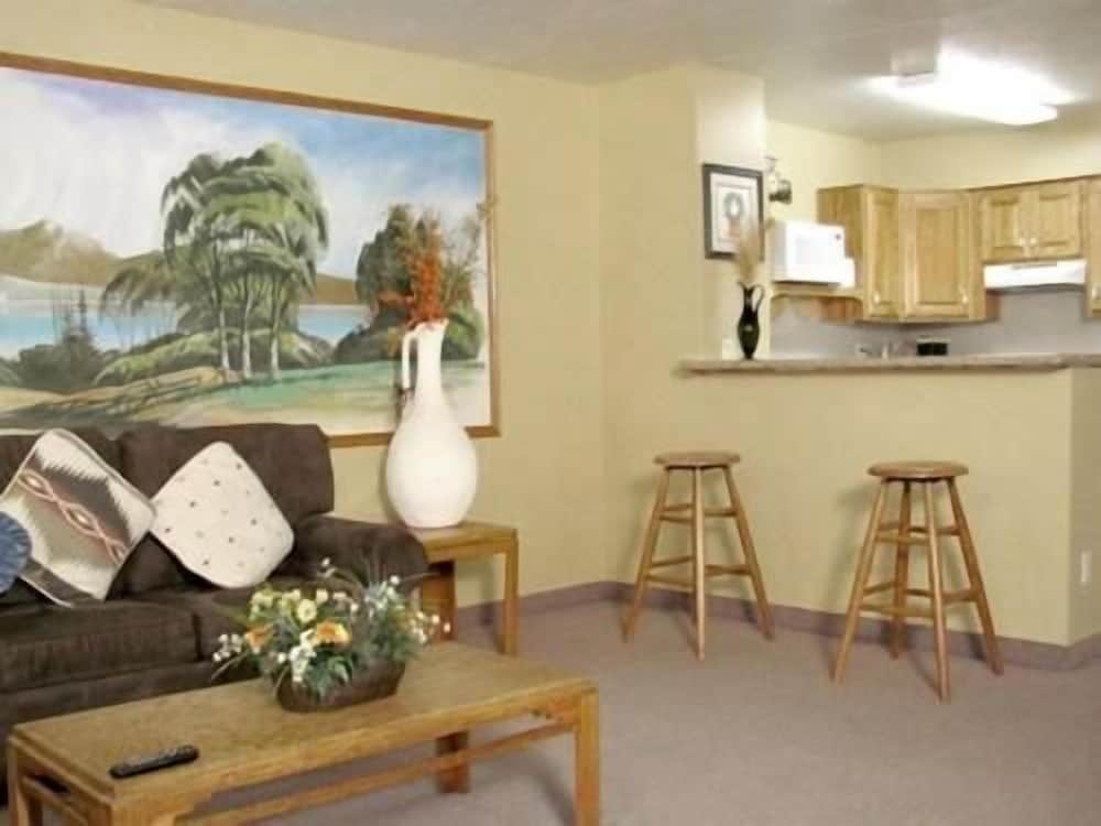 Coronada Inn & Suites photo 3