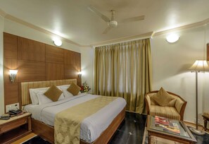 Deluxe Double Room, Smoking | In-room safe, desk, free WiFi, bed sheets - Comfort Inn President (Ahmedabad)