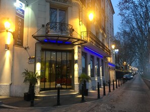 Front of property - Best Western Seine West Hotel (Puteaux)