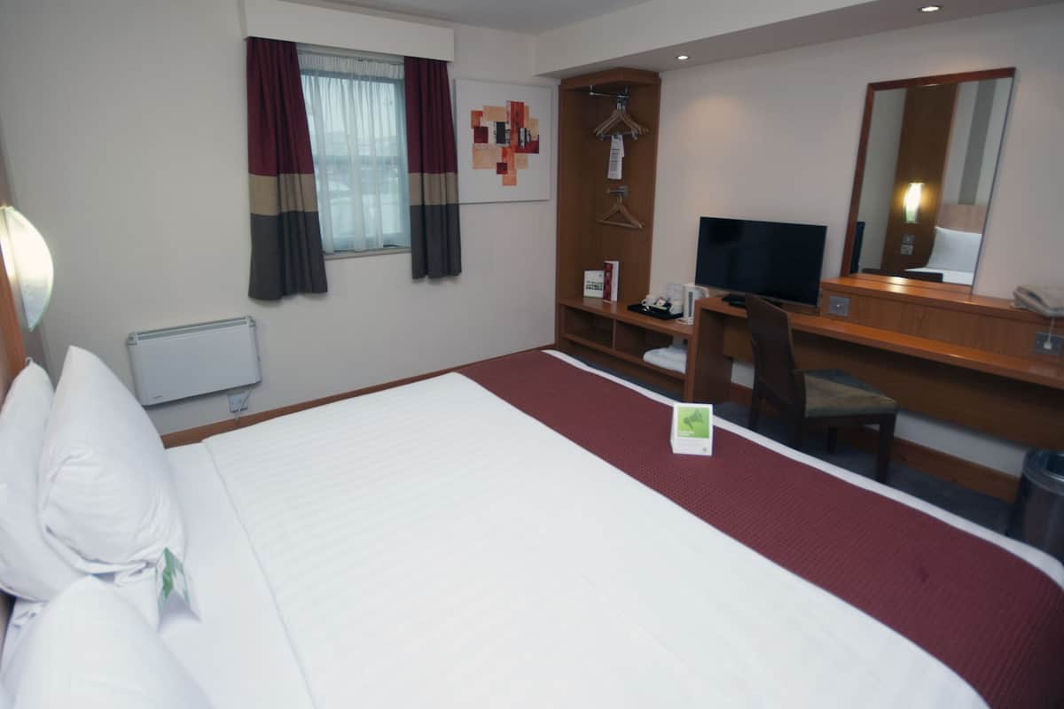 Hypo-allergenic bedding, desk, blackout curtains, iron/ironing board
