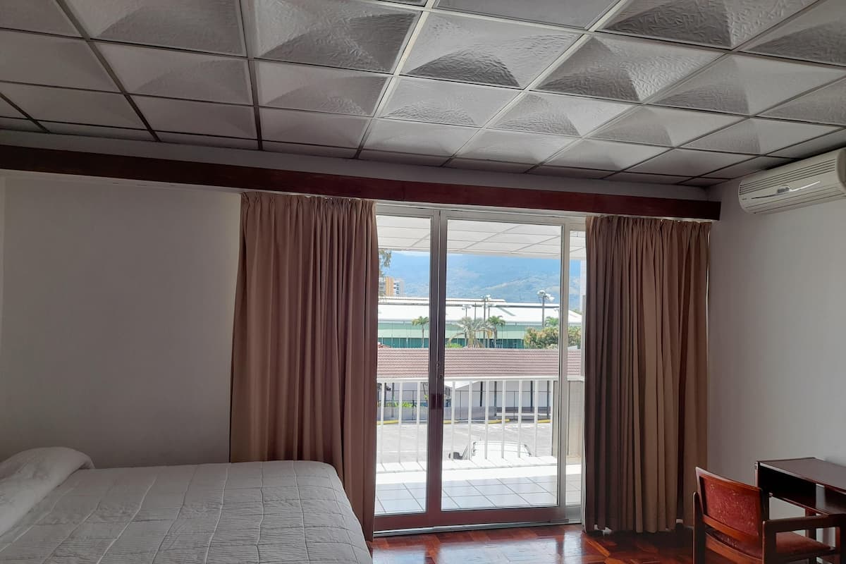 1 Schlafzimmer, hochwertige Bettwaren, Daunenbettdecken, Zimmersafe