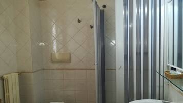 Shower, free toiletries, hair dryer, bidet