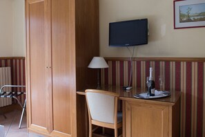 Quarto casal standard | 6 quartos, escrivaninha, berços (sobretaxa), Wi-Fi de cortesia