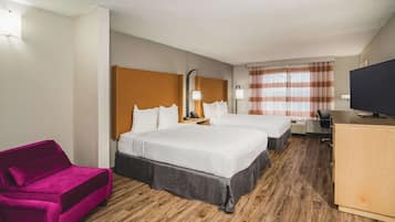 客房, 2 张大床, 无障碍, 无烟房 (Roll-In Shower) | 办公桌、遮光窗帘、熨斗/熨衣板、免费婴儿床