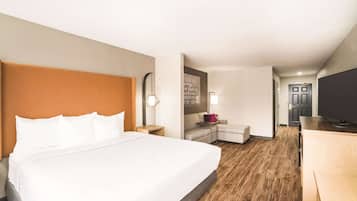 Habitació, 1 llit de matrimoni gran, accessible, no fumadors (Mobility, Roll-In Shower) | Escriptori, cortines opaques i planxa i posts de planxar