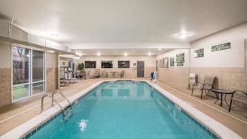 Indoor pool, sun loungers