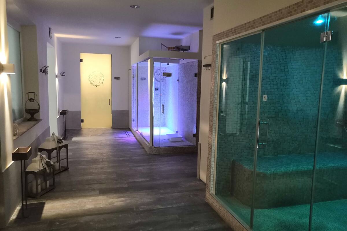 sauna, hot tub, steam room, turkish bath/hammam, body treatments