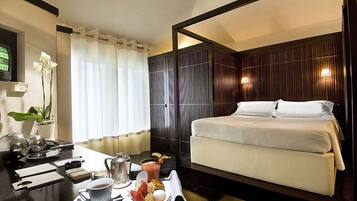 2 bedrooms, minibar, in-room safe, free WiFi