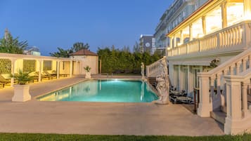 Seasonal outdoor pool, open 7:00 AM to 7:00 PM, pool loungers