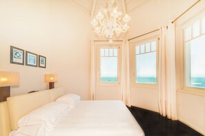 2 多间卧室、迷你吧、客房内保险箱、免费 WiFi