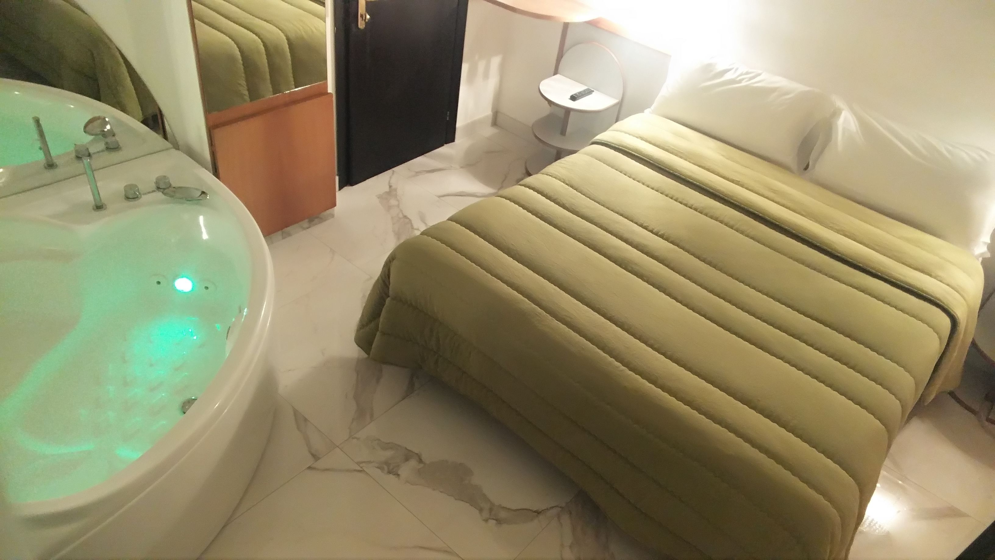 romantic double room | jetted bathtub