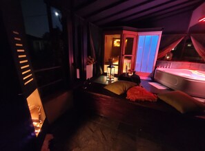 Sauna, hot tub