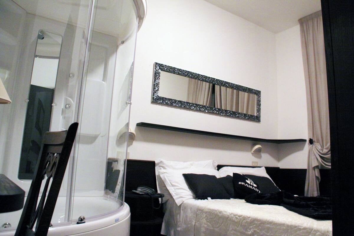 Romantic Double Room, Hot Tub | In-room safe, WiFi (free), bed sheets