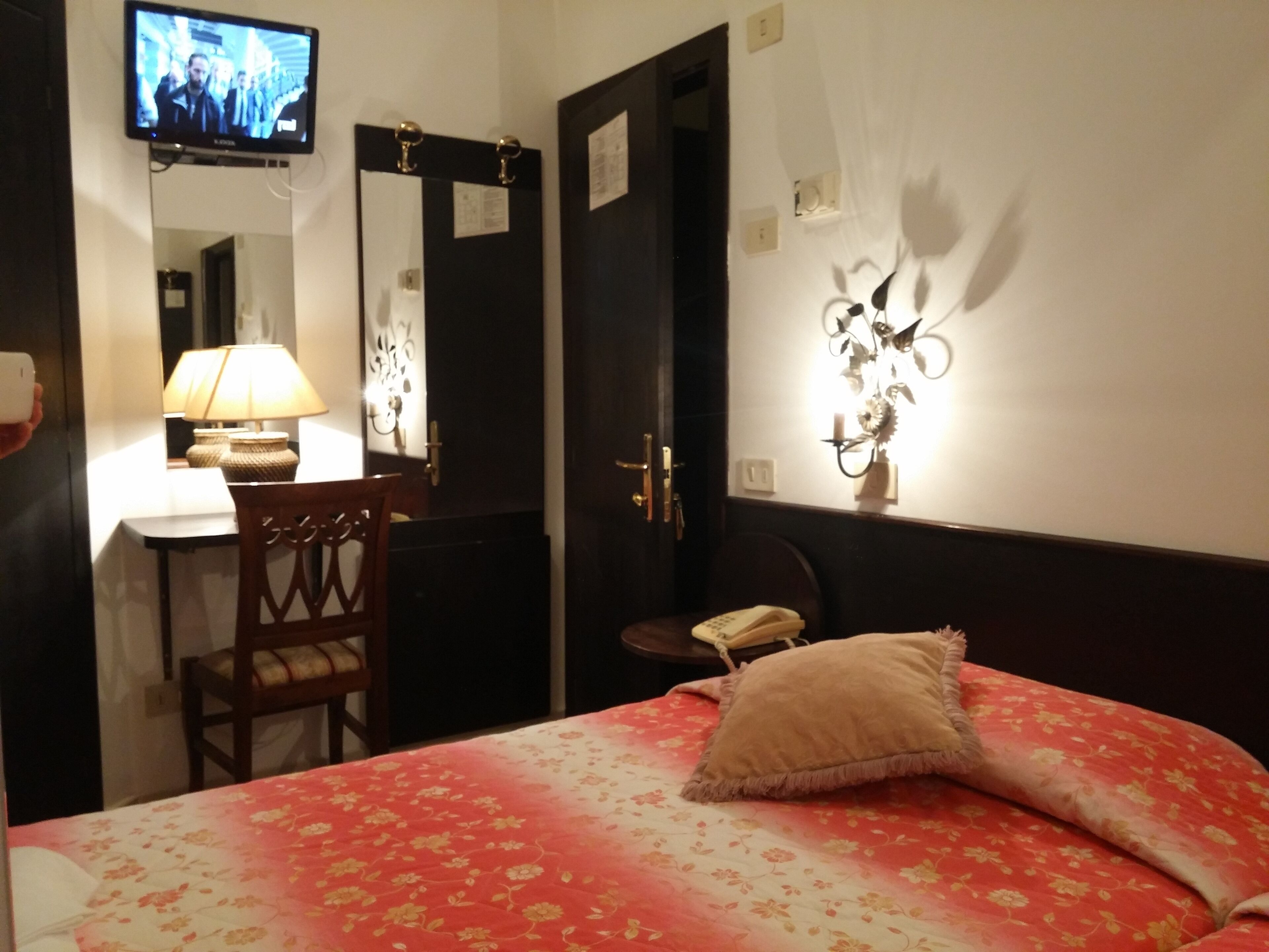 in-room safe, free wifi, bed sheets, wheelchair access