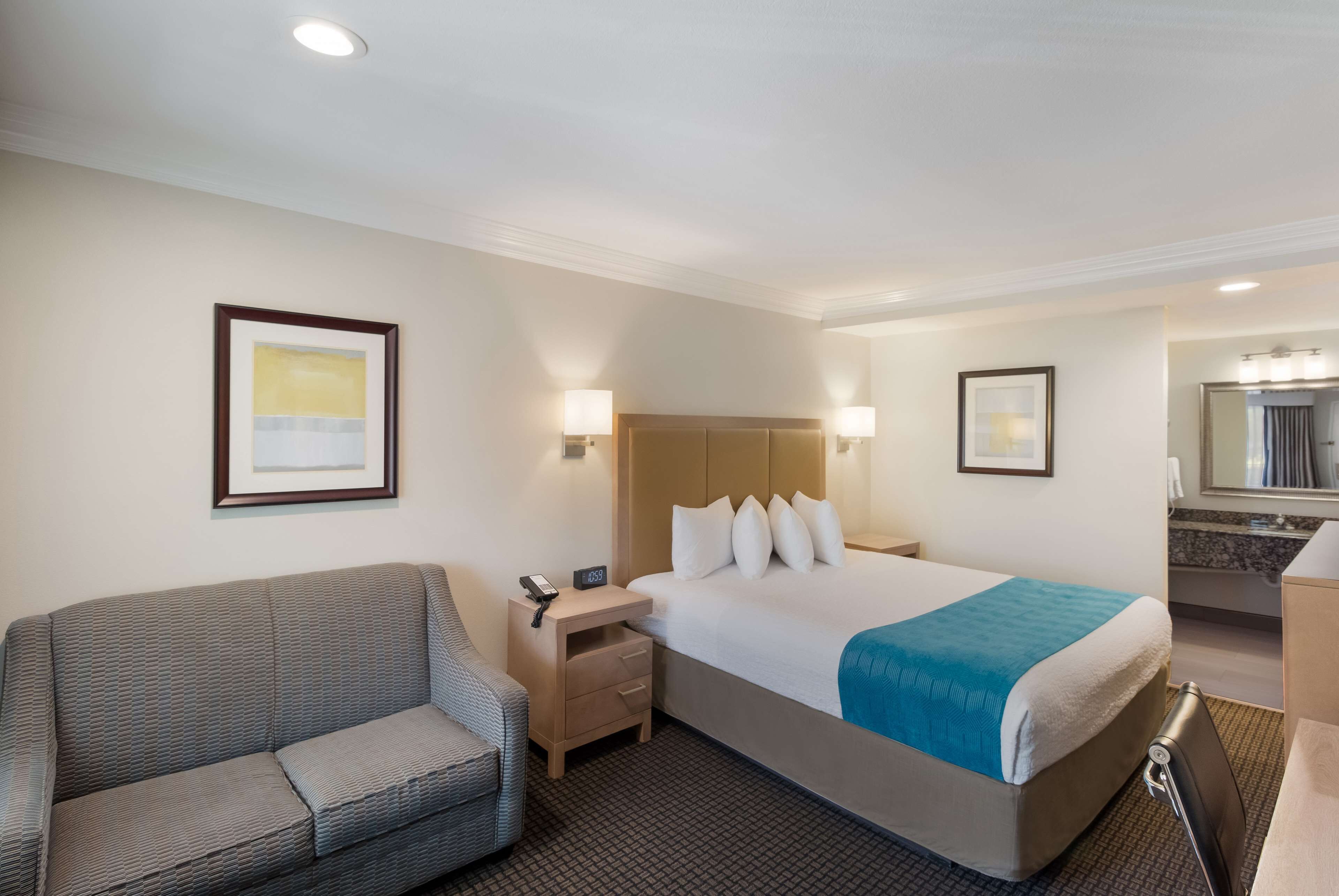 Photo - Best Western Woodland Hills Inn