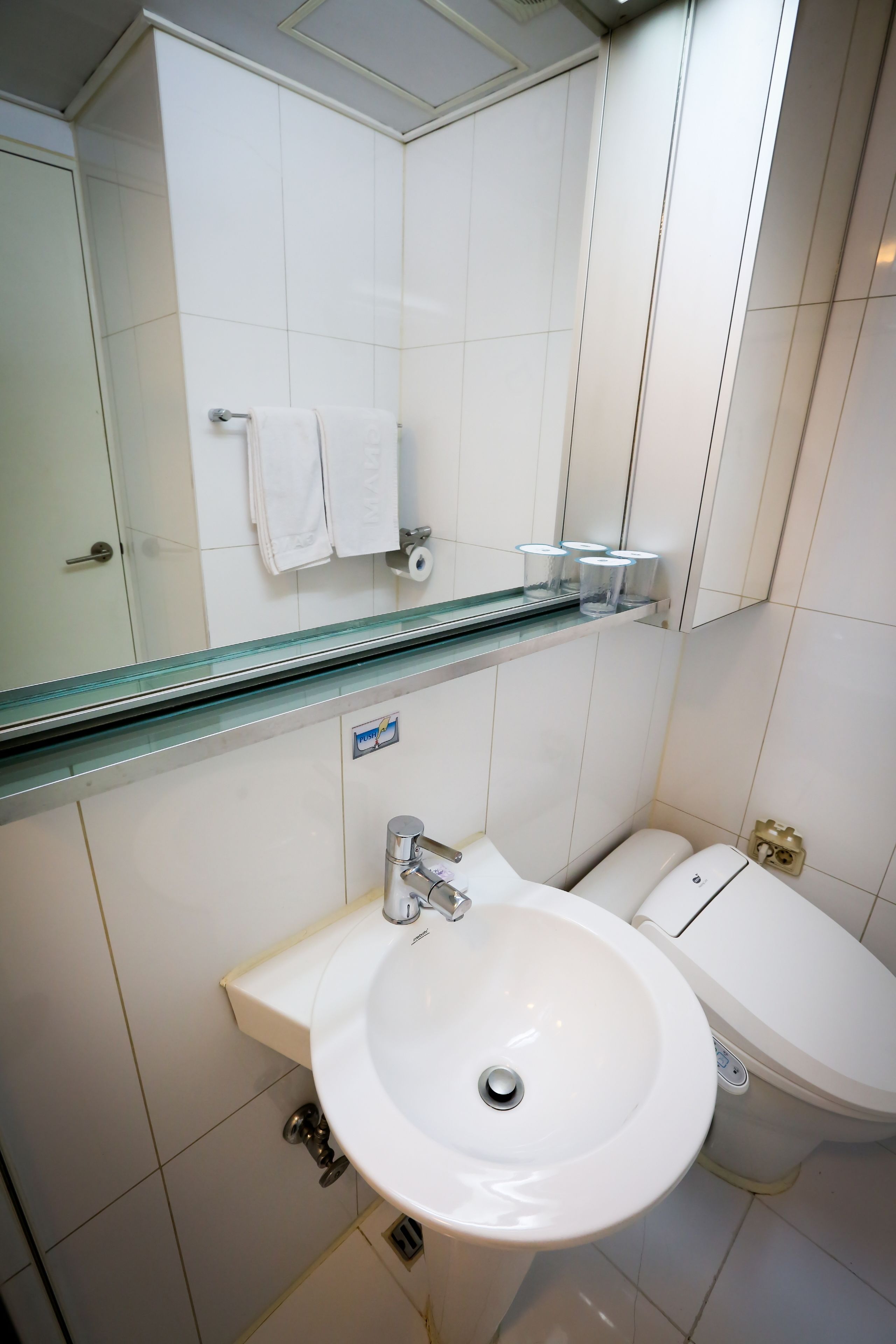 family twin room | bathroom | shower, free toiletries, hair dryer, towels