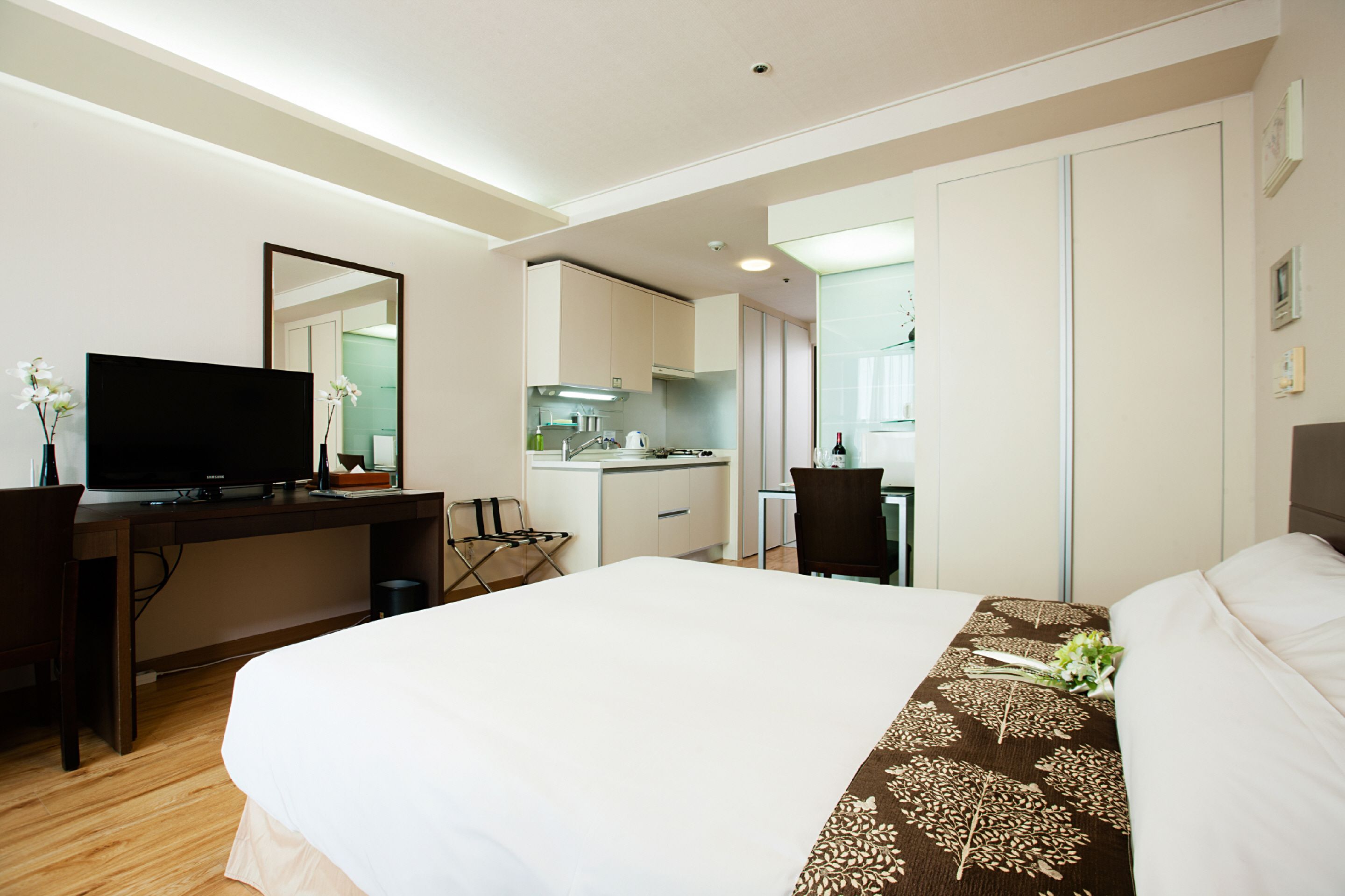 double room | individually furnished, desk, blackout curtains, free wifi