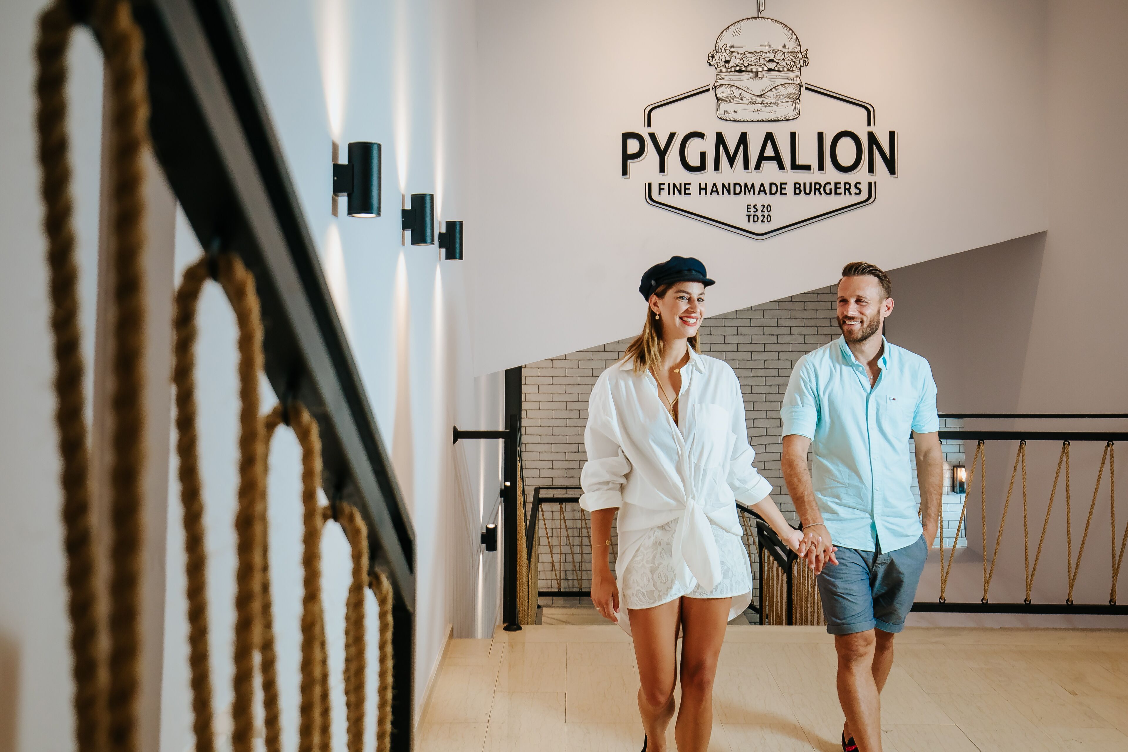 3 restaurants, breakfast served